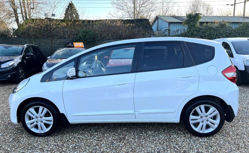 HONDA JAZZ 1.4 i-VTEC ES Plus  2015