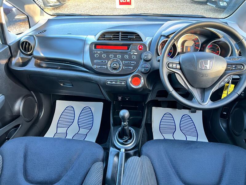 HONDA JAZZ 1.4 i-VTEC ES Plus  2015