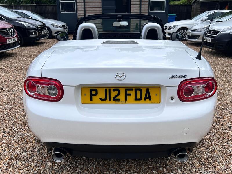 MAZDA MX-5 2.0 i Kuro 2012