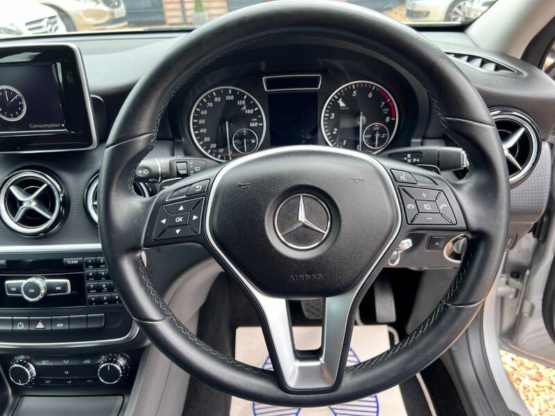 MERCEDES-BENZ A CLASS 1.6 A180 BlueEfficiency SE 2013