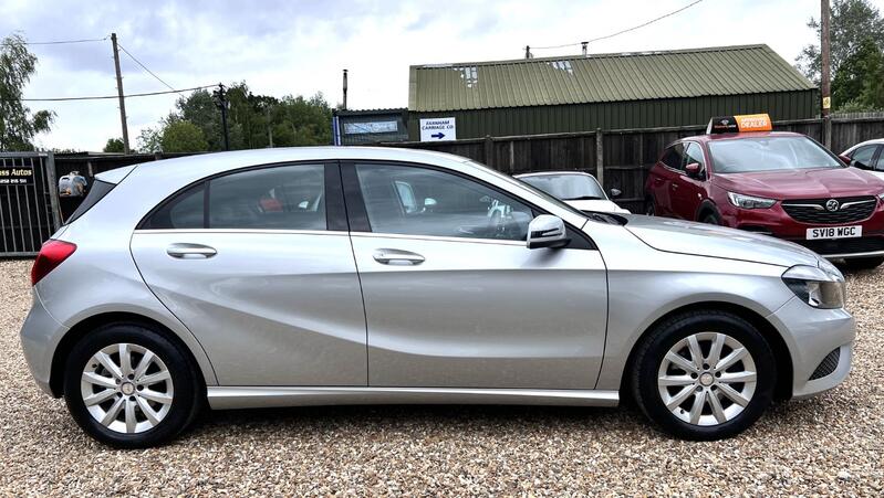 MERCEDES-BENZ A CLASS 1.6 A180 BlueEfficiency SE 2013