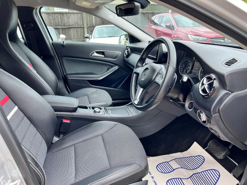 MERCEDES-BENZ A CLASS 1.6 A180 BlueEfficiency SE 2013