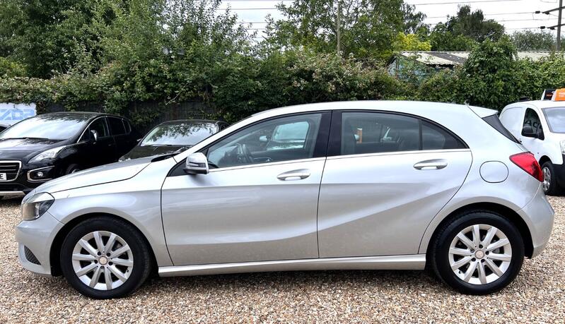 MERCEDES-BENZ A CLASS 1.6 A180 BlueEfficiency SE 2013