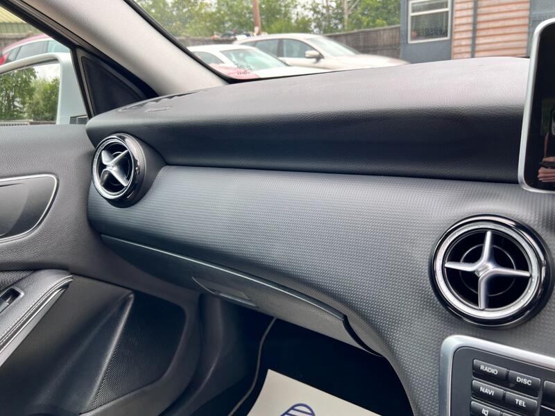 MERCEDES-BENZ A CLASS 1.6 A180 BlueEfficiency SE 2013