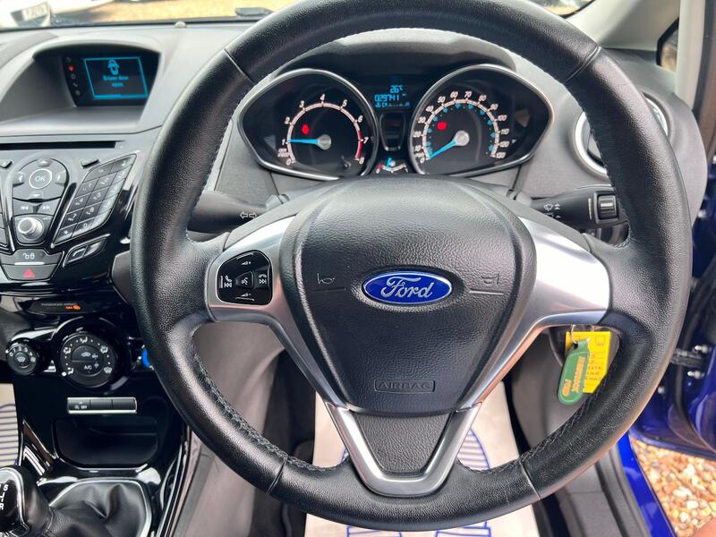 FORD FIESTA 1.0 T EcoBoost Zetec 2015