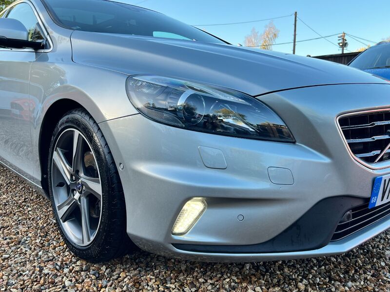 VOLVO V40 1.6 D2 R-Design Lux Nav 2014