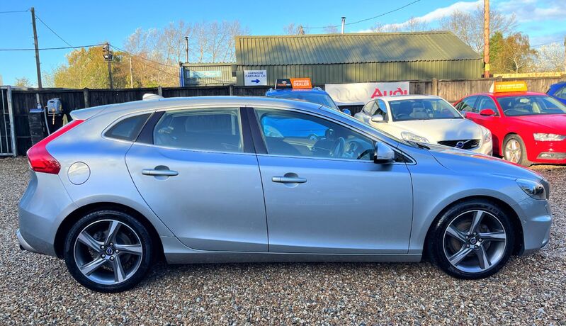 VOLVO V40 1.6 D2 R-Design Lux Nav 2014