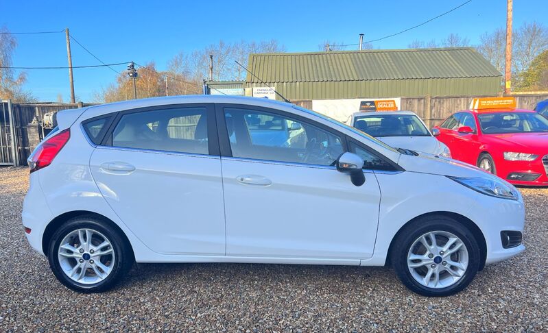 FORD FIESTA 1.2 Zetec * LOW MILES + NAV * 2017