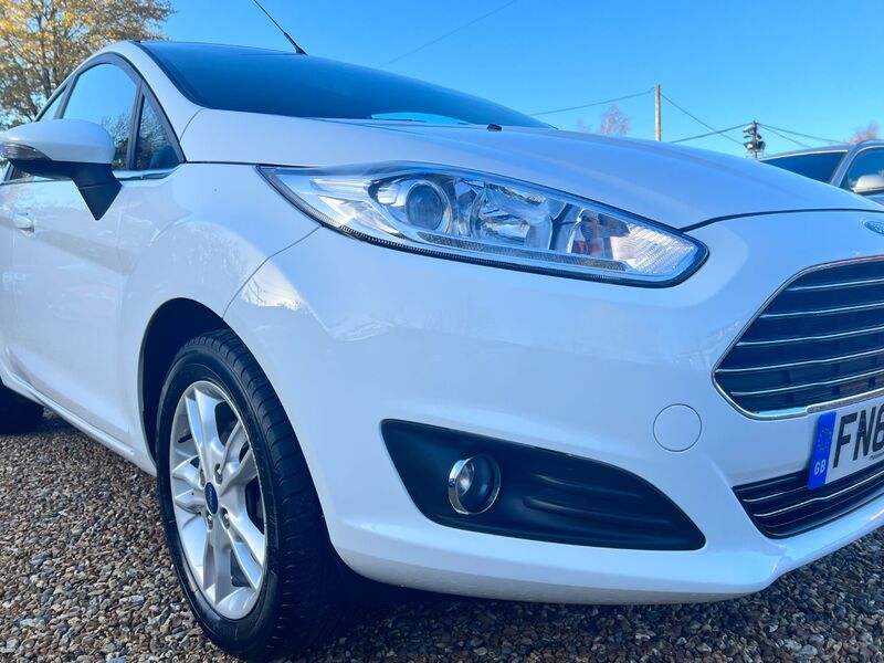 FORD FIESTA 1.2 Zetec * LOW MILES + NAV * 2017